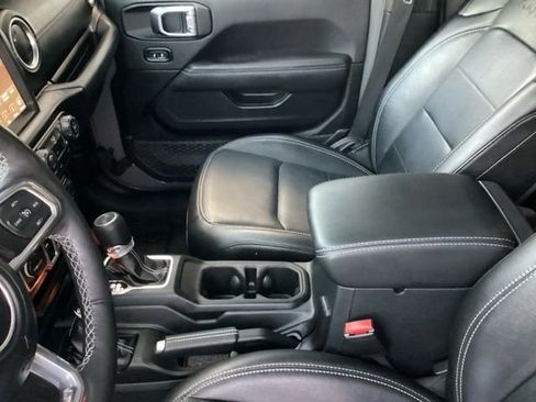 Used 2023 Jeep Wrangler Unlimited Sahara w/ Cold Weather Group image 16