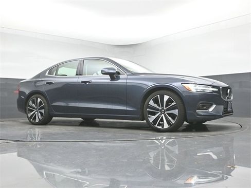 Used 2023 Volvo S60 B5 Ultimate w/ Climate Package image 9