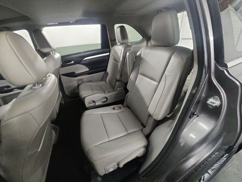 Used 2017 Toyota Highlander XLE FWD image 24