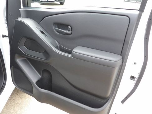 Used 2024 Nissan Frontier S AWD/4WD image 28