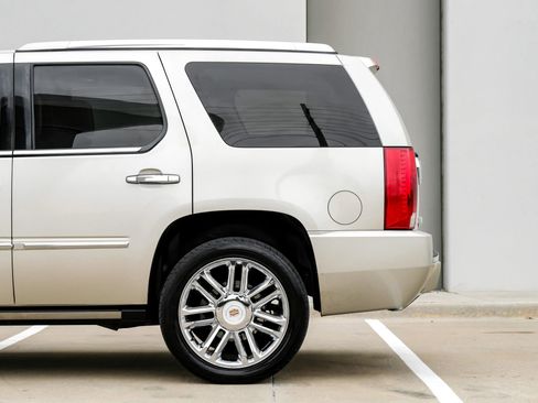Used 2013 Cadillac Escalade Platinum image 10