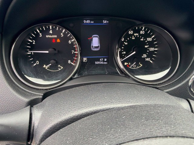 Used 2020 Nissan Rogue SV FWD image 2