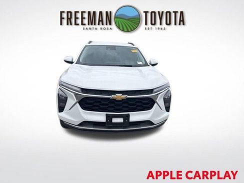 Used 2024 Chevrolet Trax LT image 3