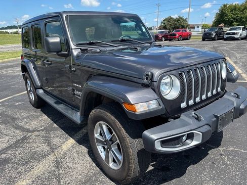 Used 2019 Jeep Wrangler Unlimited Sahara w/ Uconnect 4C Nav & Sound Group AWD/4WD image 3