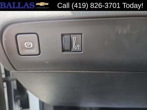 Used 2022 Buick Enclave Essence w/ Sport Touring Edition FWD image 18