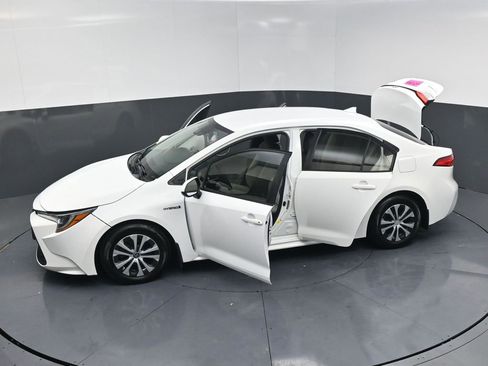 Used 2020 Toyota Corolla LE image 25