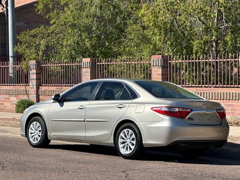 Used 2016 Toyota Camry LE image 4