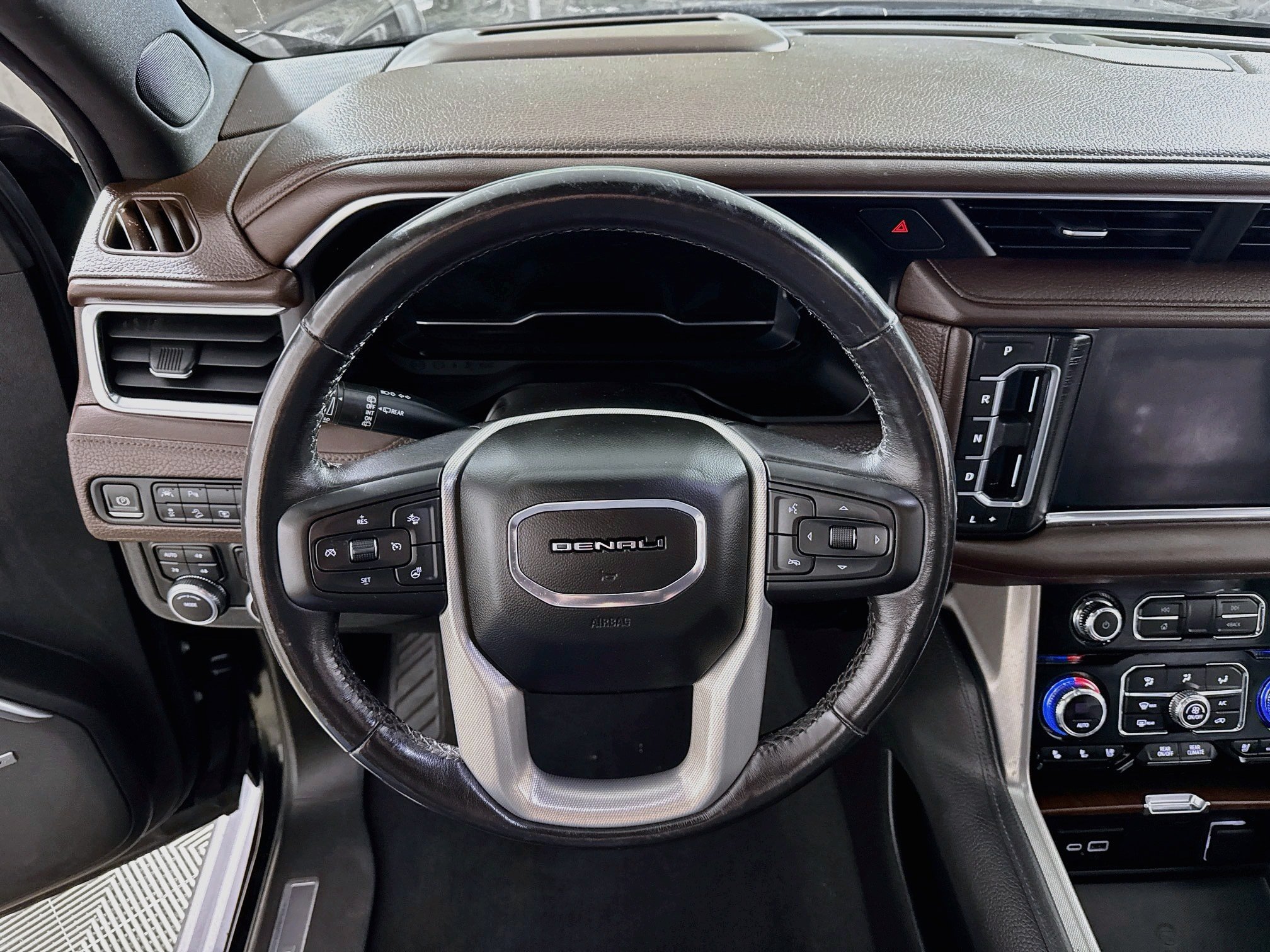 Used 2022 GMC Yukon XL Denali w/ Denali Premium Package AWD/4WD image 17