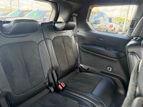 Used 2025 Jeep Grand Cherokee L Altitude image 12