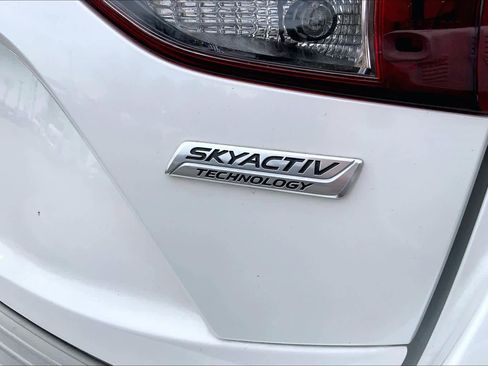 Used 2015 MAZDA MAZDA3 i Touring w/ Technology Package image 9