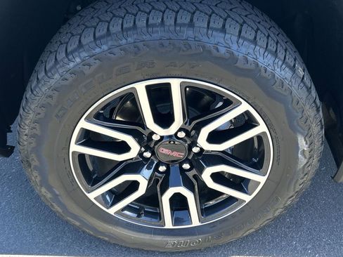 Used 2025 GMC Sierra 1500 AT4 w/ Technology Package image 32