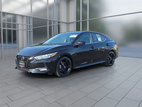 Used 2023 Nissan Sentra SR w/ Midnight Edition Package FWD image 5