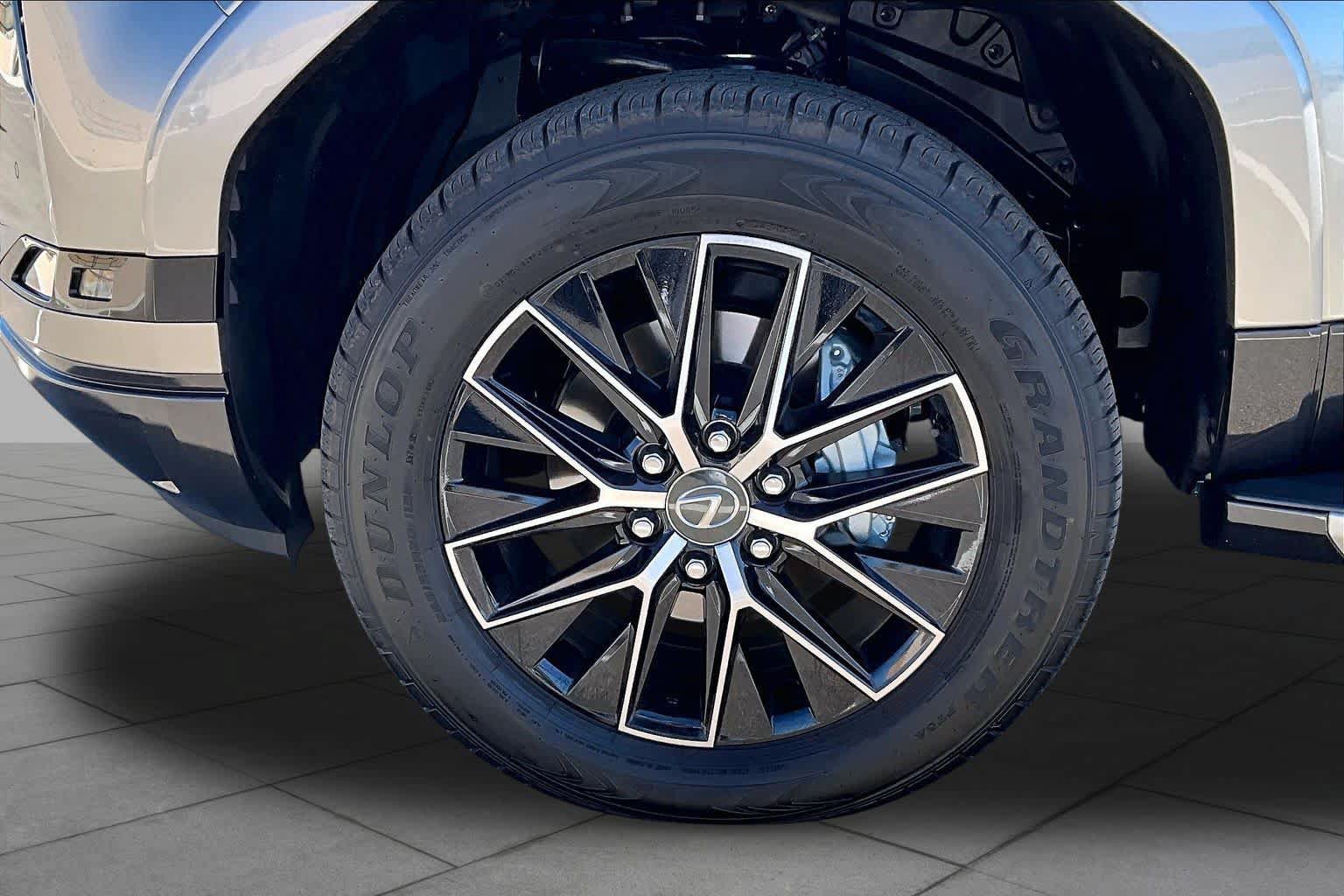 Certified 2026 Lexus GX 550 w/ Cold Area Package AWD/4WD image 10