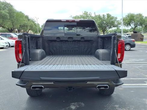 Used 2024 GMC Sierra 1500 AT4 w/ Technology Package AWD/4WD image 17