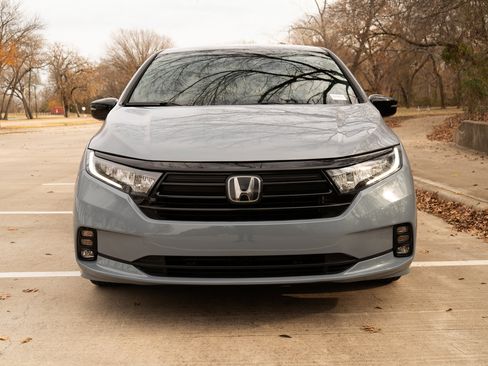 Certified 2023 Honda Odyssey Sport image 3