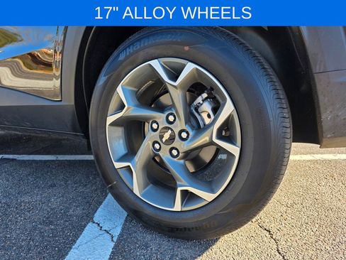 Used 2025 Chevrolet Trax LT w/ LT Convenience Package image 29