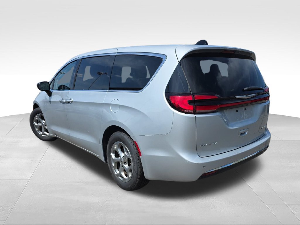Certified 2024 Chrysler Pacifica Limited FWD image 7