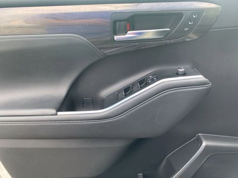 Used 2022 Toyota Highlander Limited image 10