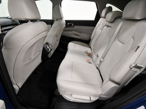 Certified 2025 Kia Sorento S w/ Panoramic Sunroof Package image 15