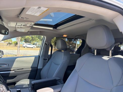 Used 2024 Toyota Sienna XLE image 17