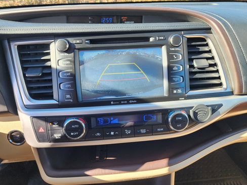 Used 2016 Toyota Highlander Limited image 34