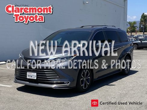 Used 2025 Toyota Sienna Platinum AWD/4WD image 1