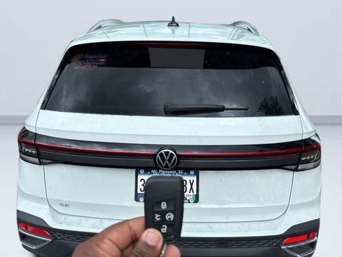Used 2025 Volkswagen Taos SE FWD image 7