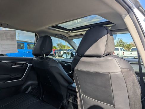 Used 2022 Toyota RAV4 XLE w/ Convenience Package image 12