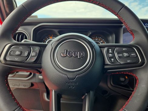 Used 2024 Jeep Wrangler Unlimited Rubicon AWD/4WD image 25