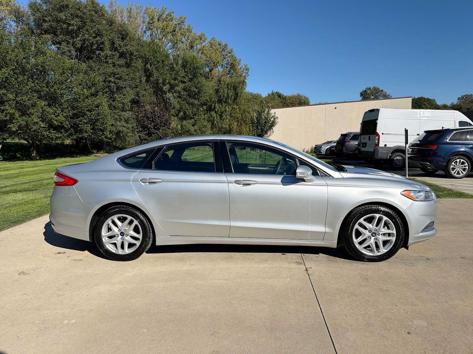 Used 2015 Ford Fusion SE FWD image 7