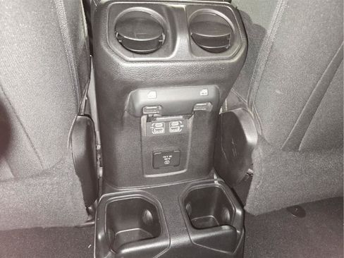 Used 2020 Jeep Wrangler Unlimited Sahara w/ Dual Top Group AWD/4WD image 32