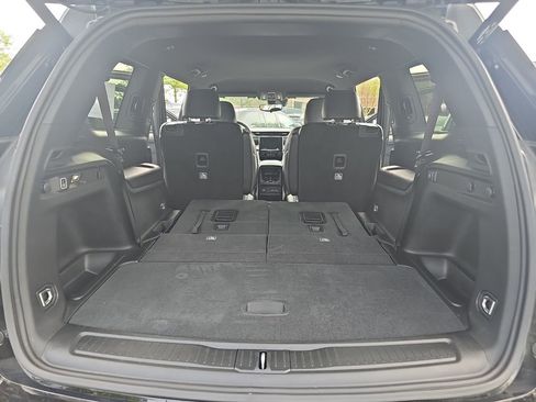 Used 2023 Jeep Grand Cherokee L Laredo AWD/4WD image 13