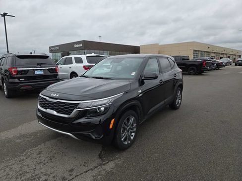Used 2023 Kia Seltos LX AWD/4WD image 2