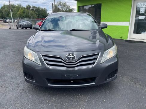 Used 2011 Toyota Camry LE FWD image 3