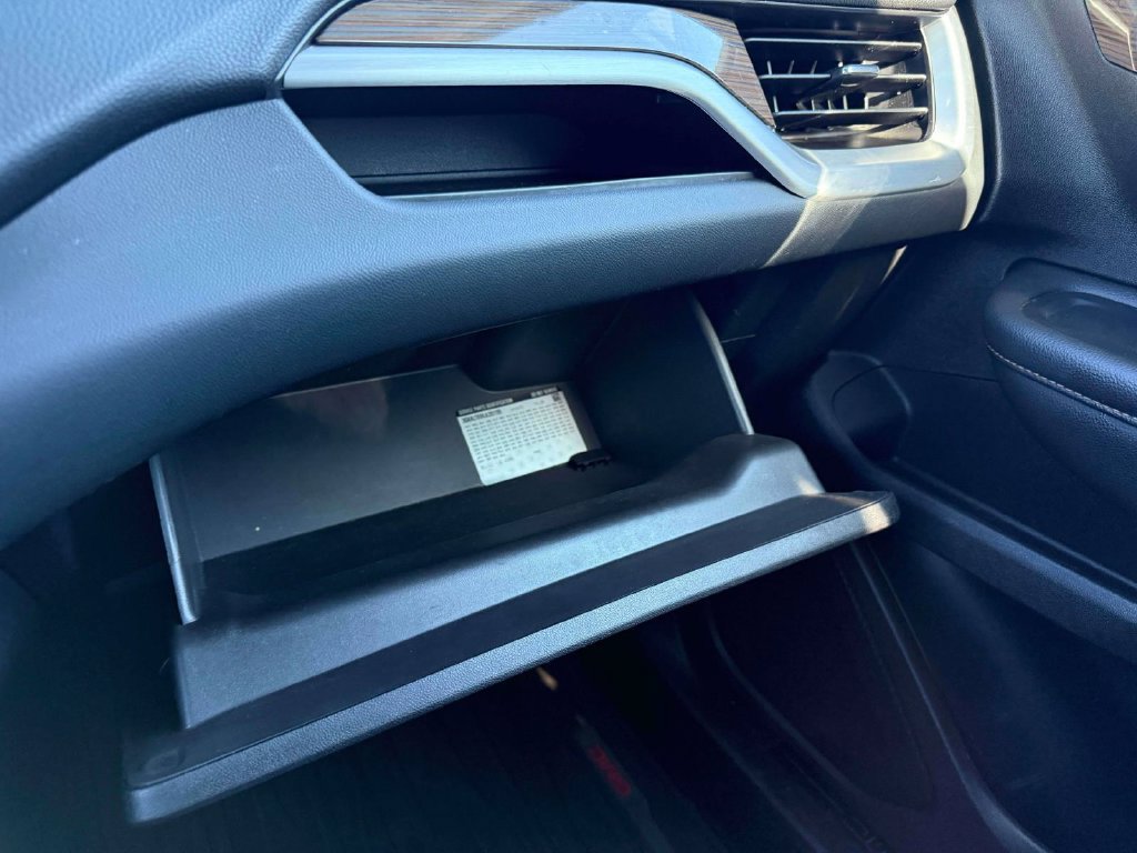 Used 2018 GMC Terrain SLE w/ Driver Convenience Package AWD/4WD image 29