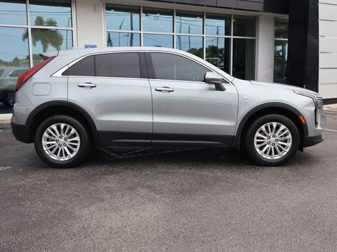 Used 2024 Cadillac XT4 Luxury w/ Cold Weather Package FWD image 10