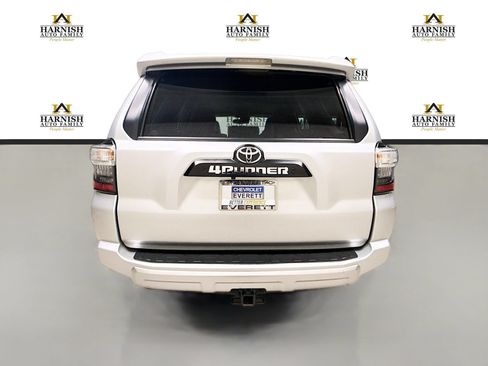 Used 2024 Toyota 4Runner TRD Off-Road Premium AWD/4WD image 6