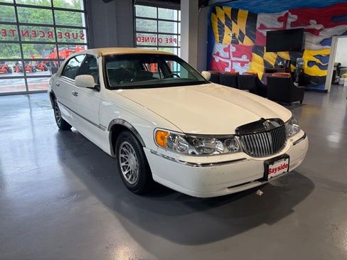 Used 2000 Lincoln Town Car Executive RWD image 29