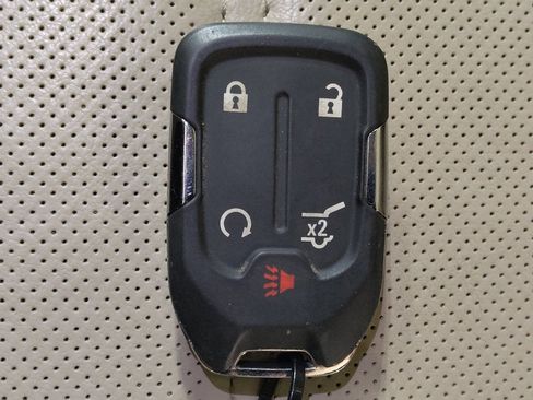 Used 2017 GMC Acadia Denali w/ Technology Package FWD image 32