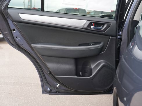 Used 2017 Subaru Outback 2.5i Premium image 19