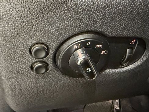 Used 2021 MINI Cooper 2-Door Hardtop image 22