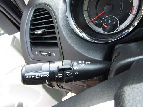 Used 2017 Dodge Grand Caravan SE w/ Power Window Group FWD image 11