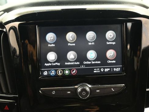 Used 2023 Chevrolet Traverse LT FWD image 24