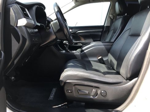 Used 2018 Toyota Highlander Limited image 17
