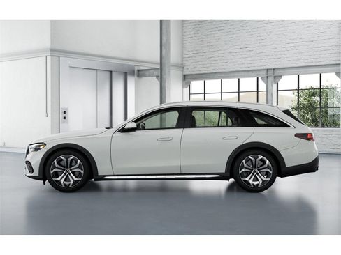 Used 2025 Mercedes-Benz E 450 4MATIC All-Terrain Wagon image 34