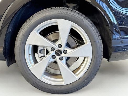 New 2025 Audi Q5 Prestige image 9