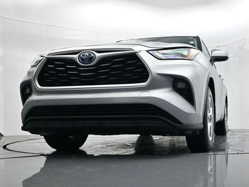Certified 2023 Toyota Highlander LE image 48