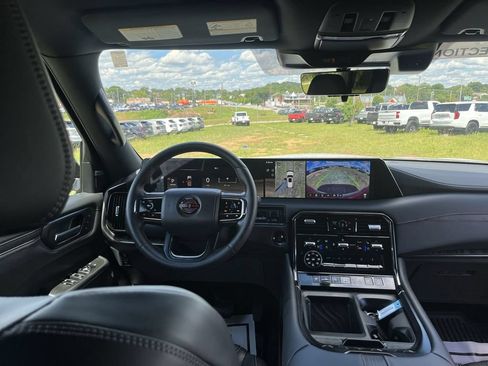 Used 2025 Nissan Armada PRO-4X AWD/4WD image 15
