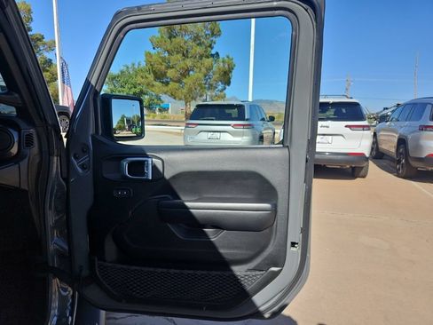 Used 2021 Jeep Wrangler Unlimited Sport AWD/4WD image 13