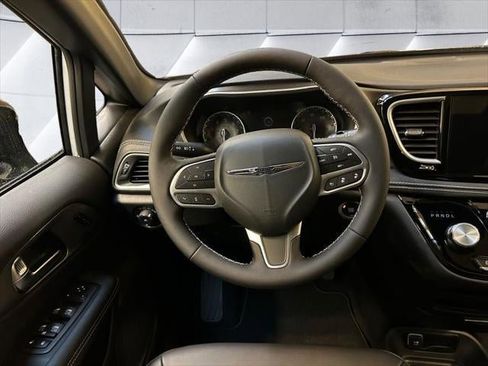New 2026 Chrysler Pacifica Select image 29